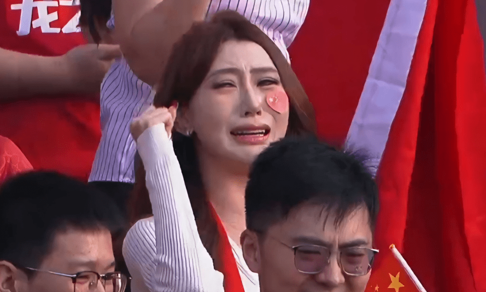 Hàng triệu lượt xem nữ CĐV Trung Quốc òa khóc: “U23 Trung Quốc làm tôi không kìm được nước mắt”