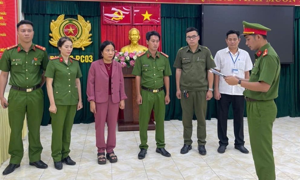 Khám xét, bắt nữ kế toán trưởng Nguyễn Thị Thanh Phượng SN 1978