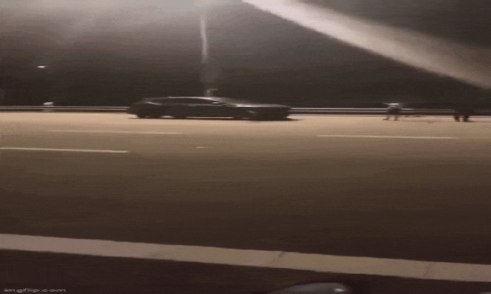 Đang đứng ở lề đường, 3 người gặp nạn thương tâm, video hiện trường khiến ai cũng phải bàng hoàng