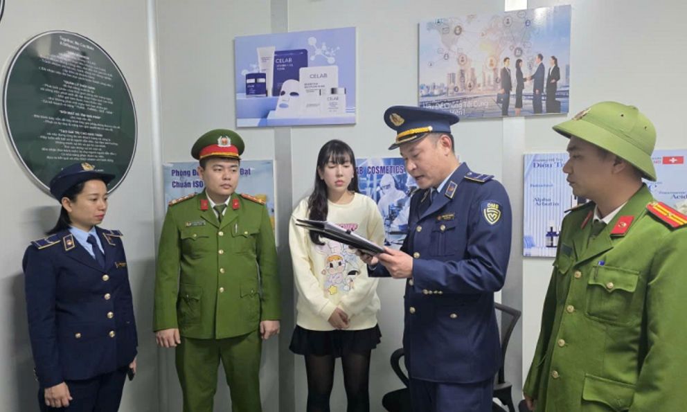 Bắt Lê Thị Phương Liên, cấm đi khỏi nơi cư trú đối với giám đốc công ty mỹ phẩm Vũ Thị Thu Hà