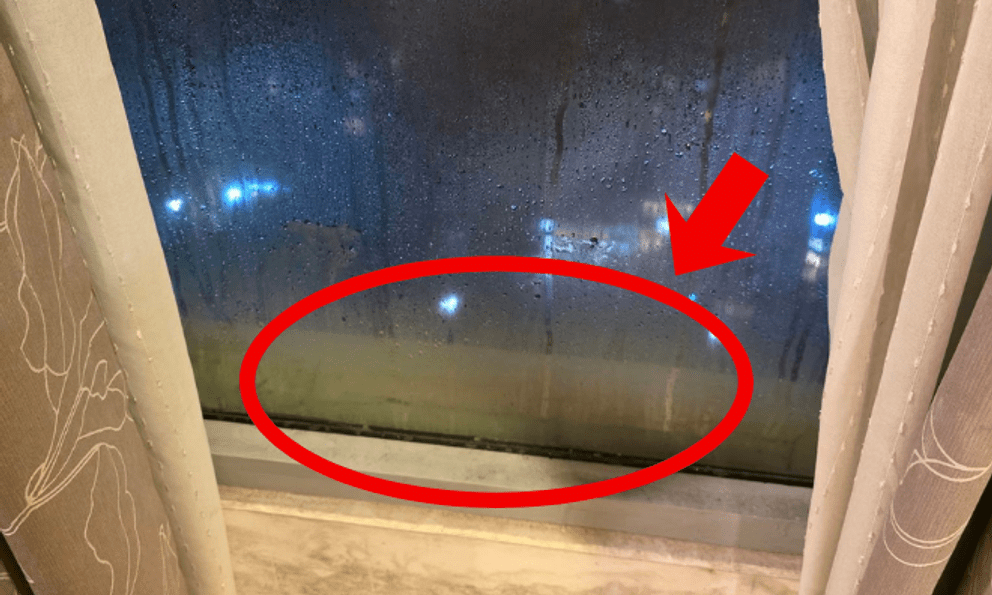 Vì sao cửa kính chung cư lại có hiện tượng này vào ngày lạnh?