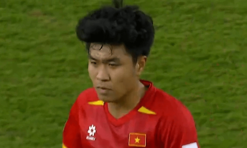 Trung vệ Lý Đức: “Cả đội tụm lại động viên tôi sau tấm thẻ đỏ ở trận thua U23 Trung Quốc”