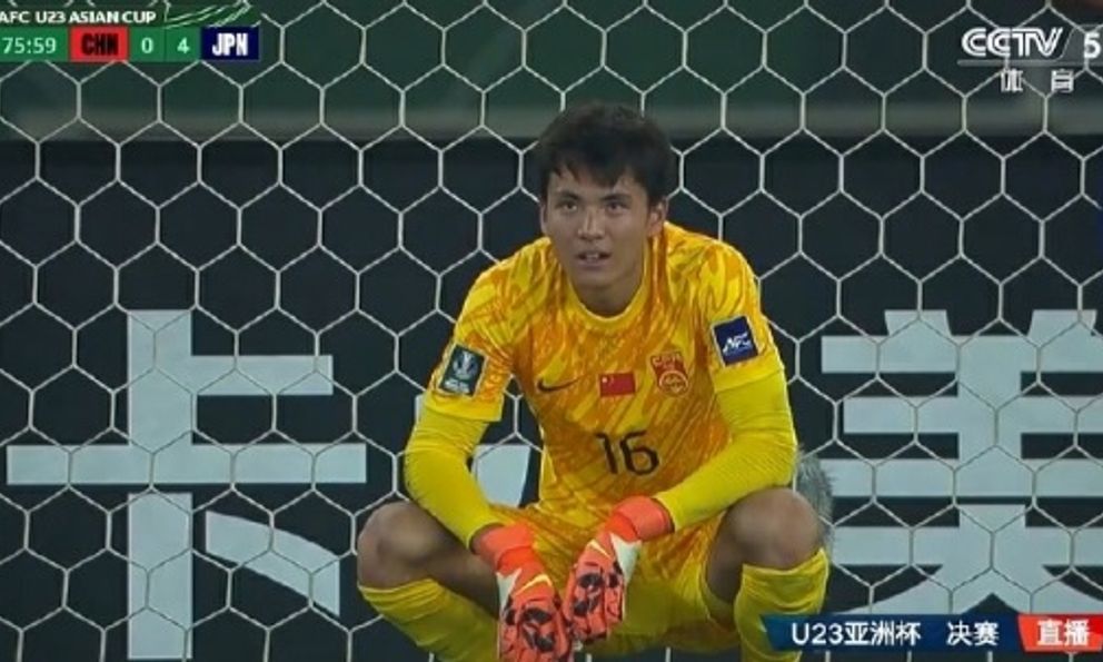 Thủ môn Trung Quốc khóc, liên tục xin lỗi sau “mưa bàn thua” ở chung kết