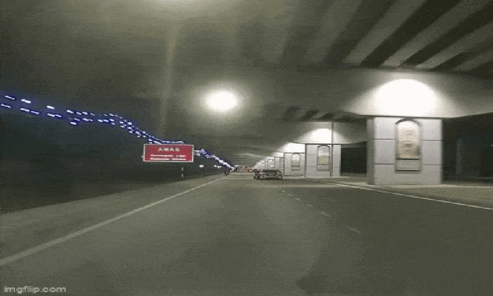 Phóng nhanh vượt ẩu, chiếc xe Honda Civic bất ngờ mất lái và cú tông kinh hoàng vào trụ cầu vượt