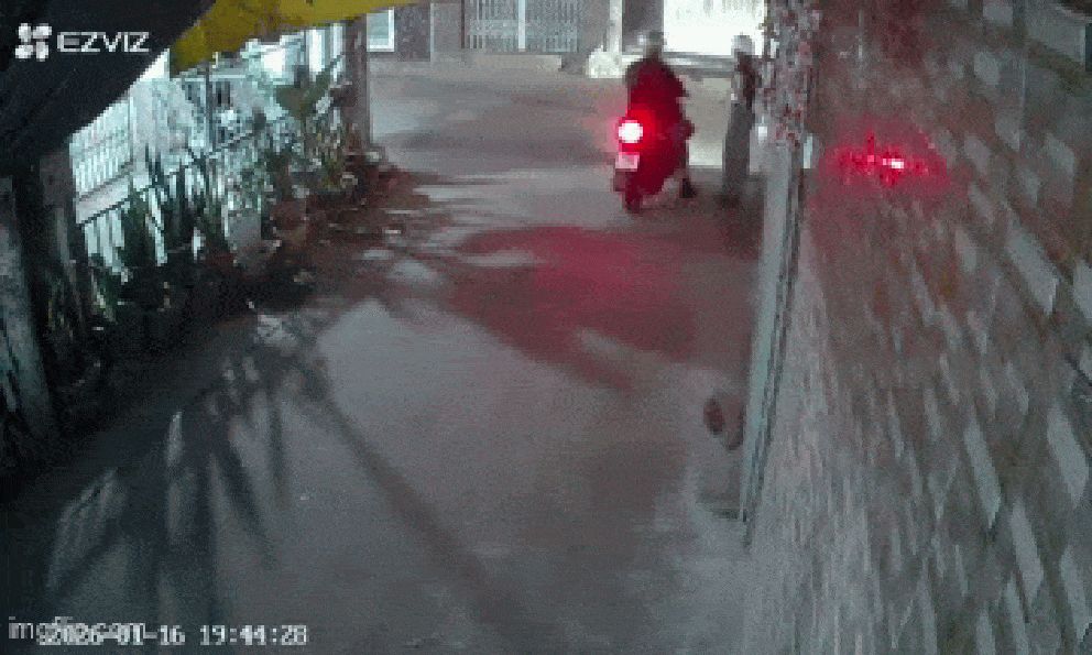 Người đàn ông sàm sỡ cô gái trong hẻm ở TP.HCM: Công an truy tìm