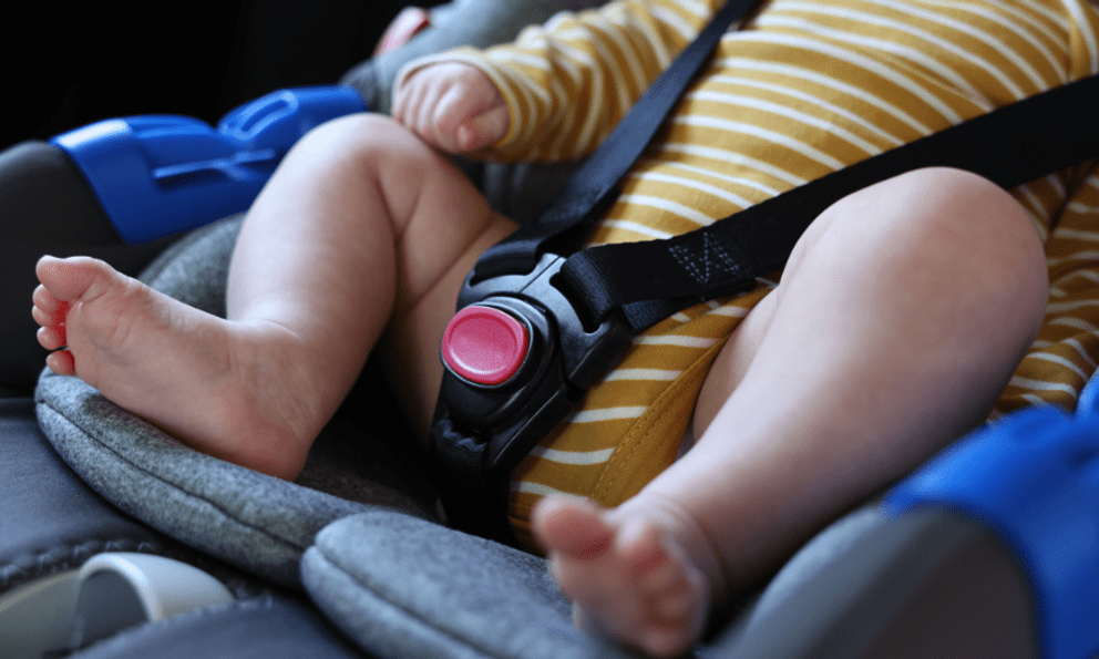 Mẹ chở con trên ô tô nhưng quên không đưa đến nhà trẻ, 5 giờ chiều mới nhớ ra và cái kết muộn màng