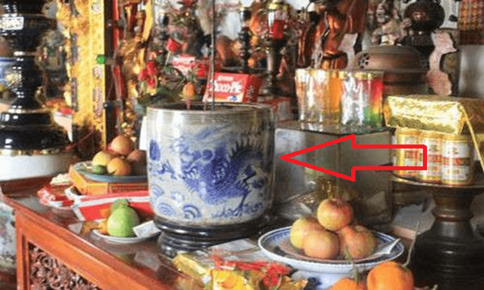 Bát hương có dấu hiệu lạ, đừng vội nghĩ là 