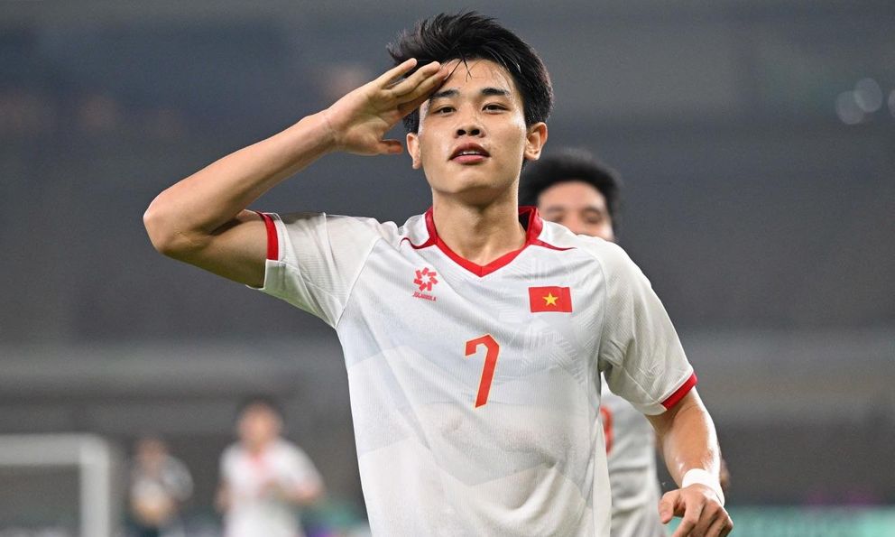 Vượt xa 2 ngôi sao Trung Quốc, Đình Bắc chính thức giành cú đúp giải thưởng tại giải châu Á