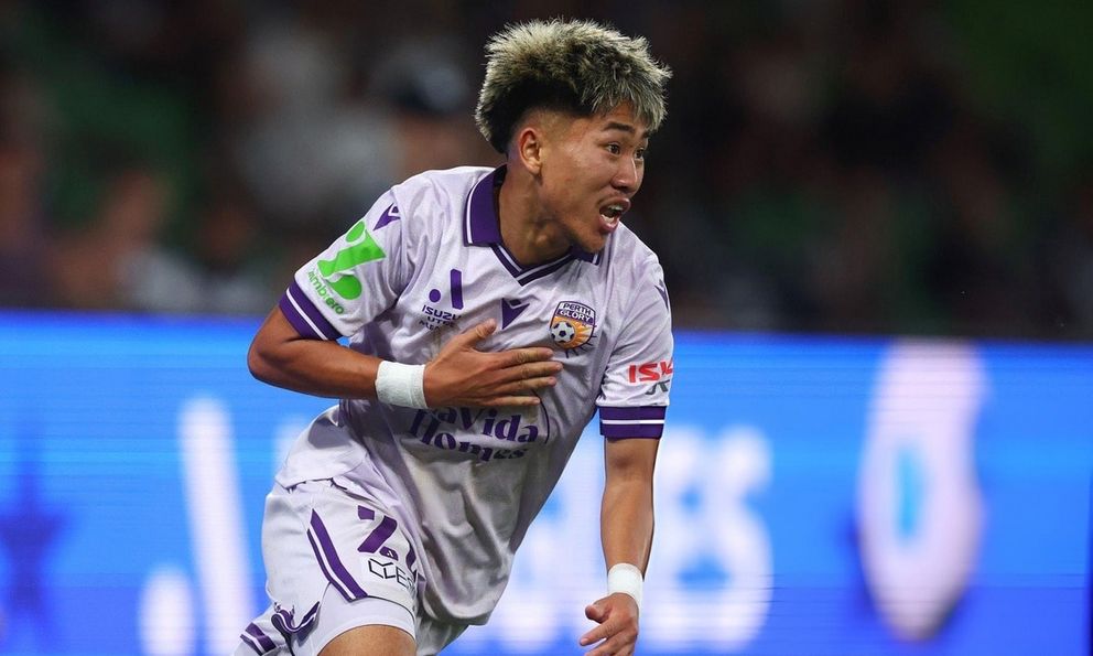 Cầu thủ Việt kiều 2k6 bất ngờ được đăng ký, HLV Kim Sang-sik đón tin vui lớn