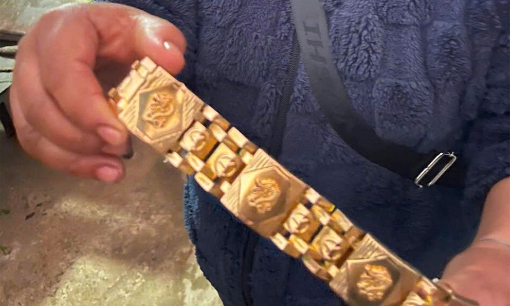 Người phụ nữ nhặt được lắc vàng nặng 1,3 cây trong lúc đi chợ: Hé lộ về chủ nhân