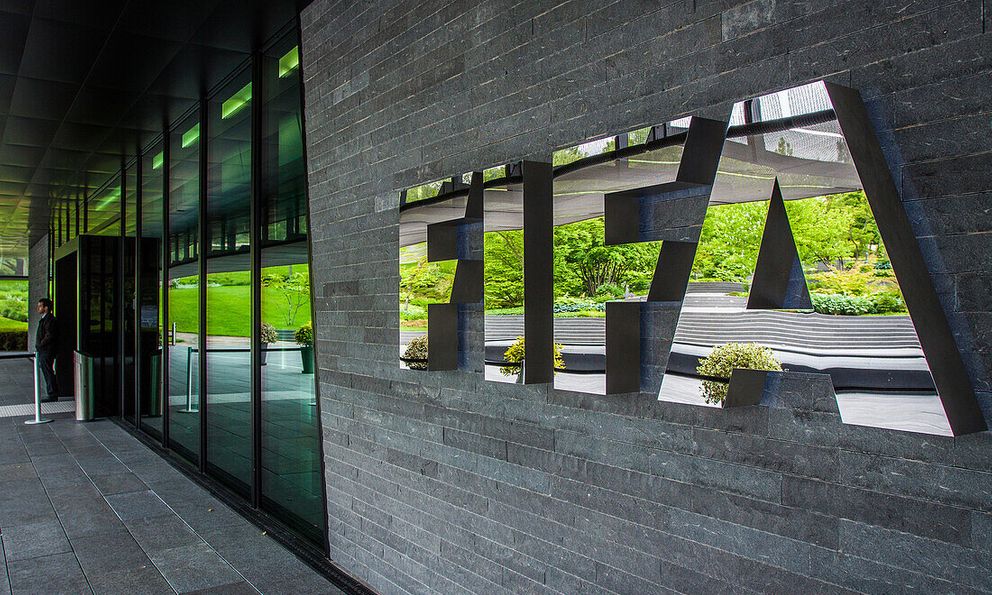 Chủ tịch FIFA tuyên bố muốn dỡ bỏ lệnh cấm với đội tuyển Nga