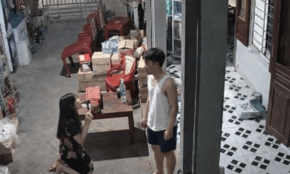 Cố níu giữ người chồng ngoại tình, người mẹ trẻ không ngờ hậu quả lại đổ lên đứa con 2 tuổi