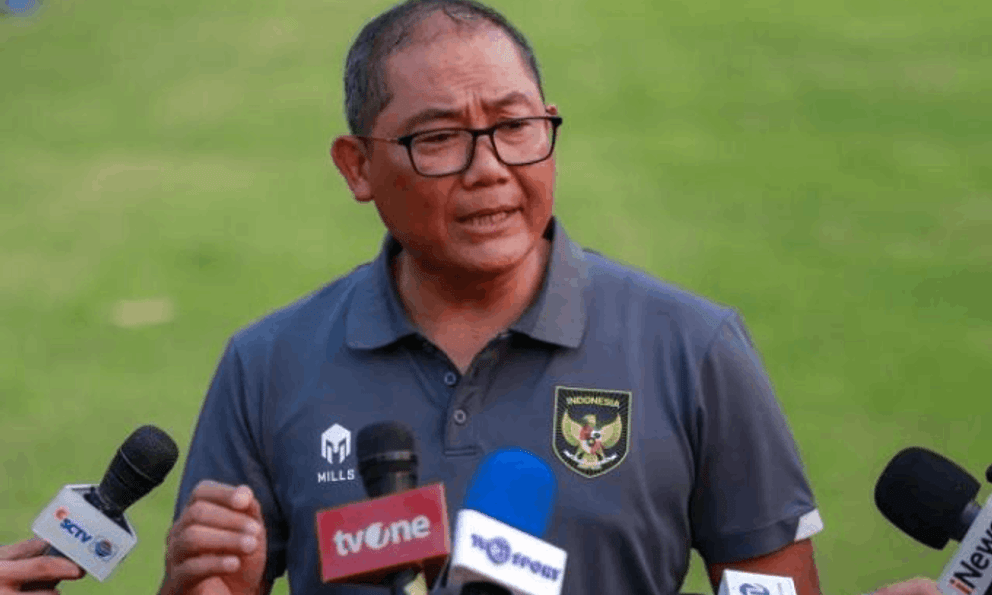 FIFA phạt “sếp lớn” bóng đá Indonesia kỷ lục: Cấm 20 trận sau khi đẩy ngã trọng tài