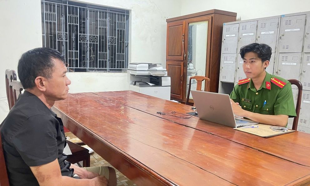 Bắt, khám xét khẩn cấp phòng ngủ của Phạm Ngọc Hoàn SN 1974 