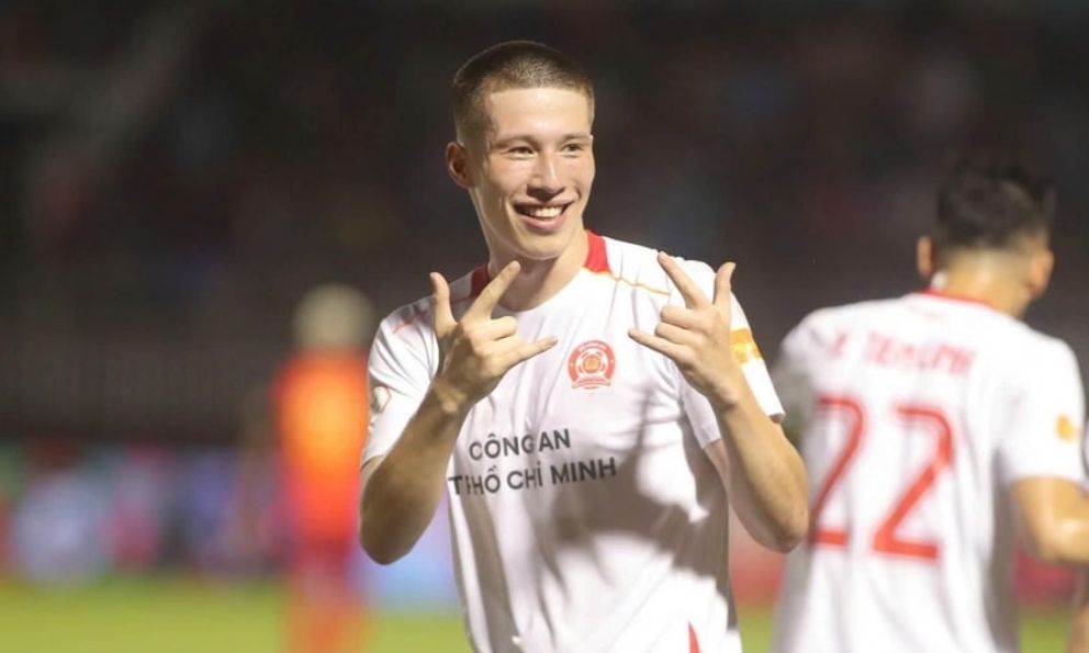 Hàng loạt Việt kiều sắp lên ĐT Việt Nam, HLV Kim Sang-sik sẽ có cơn 