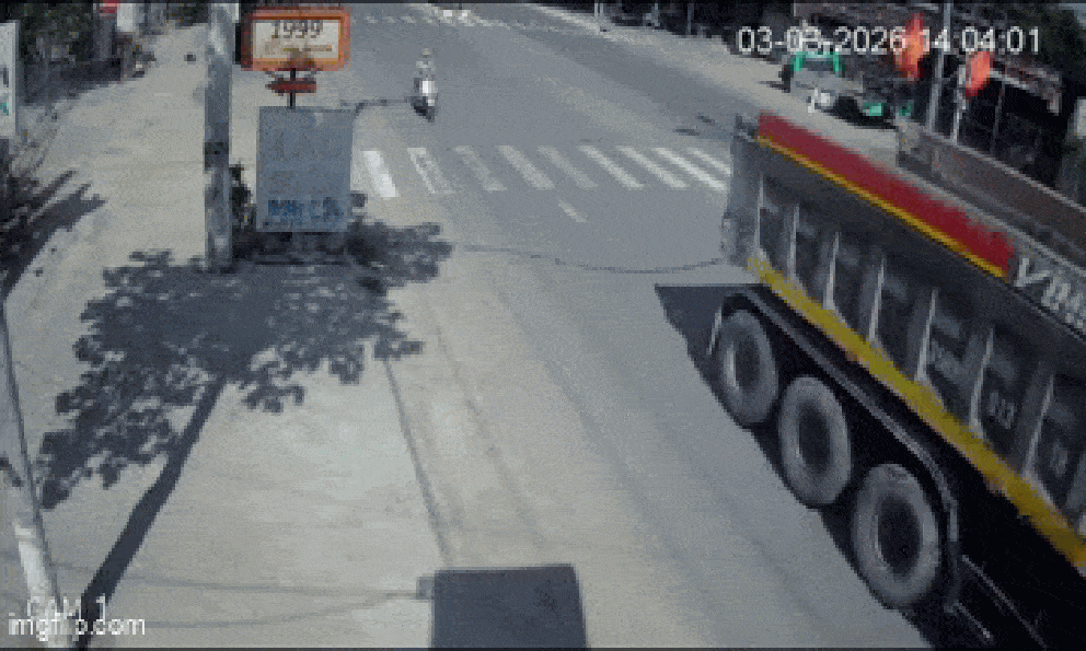 Xe tải làm đứt dây điện, người phụ nữ ngã nhào ra đường: Công an vào cuộc