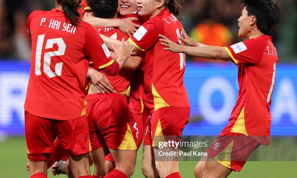 Tuyển Việt Nam thắng nghẹt thở bù giờ, HLV Mai Đức Chung khen hết lời: “Tôi biết kiểu gì cũng có bàn”