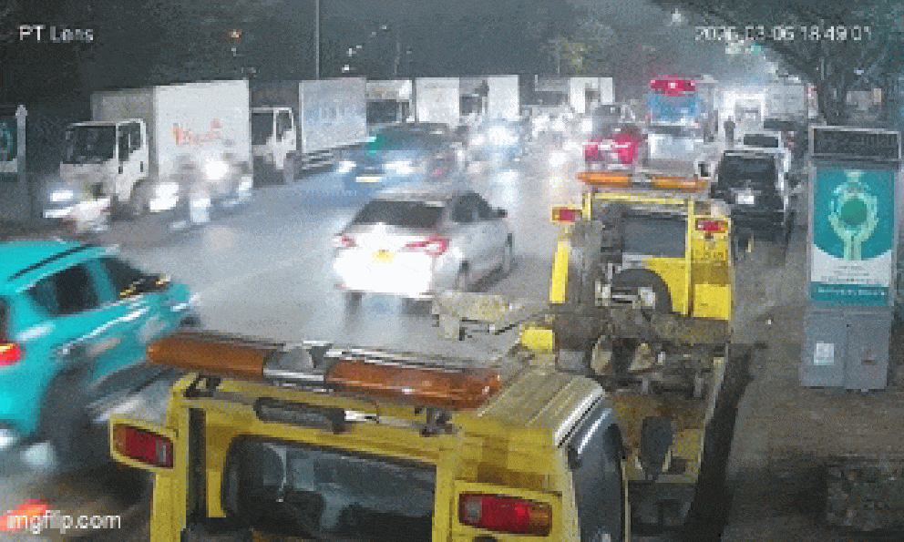 Ô tô tông liên hoàn trên phố ở Hà Nội, nhiều người bị thương: Tài xế qua lời kể của nhân chứng