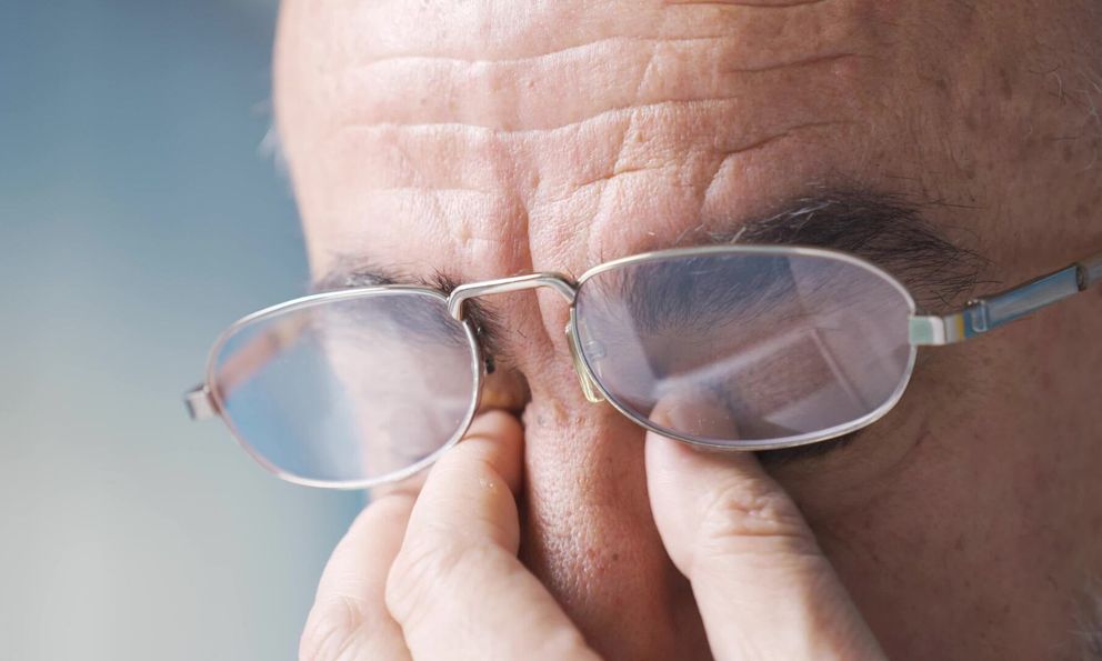 Người đàn ông mắc cùng lúc 3 bệnh nghiêm trọng về mắt, bác sĩ nghiêm giọng: 