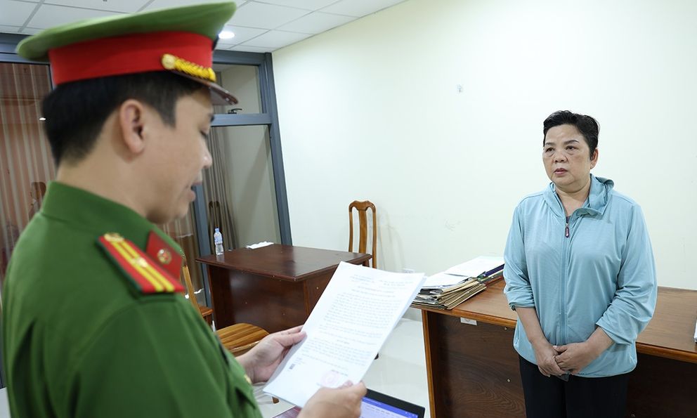 Ra lệnh bắt tạm giam Đỗ Viết Dự, cấm đi khỏi nơi cư trú đối với Nguyễn Thị Mỹ Cơ
