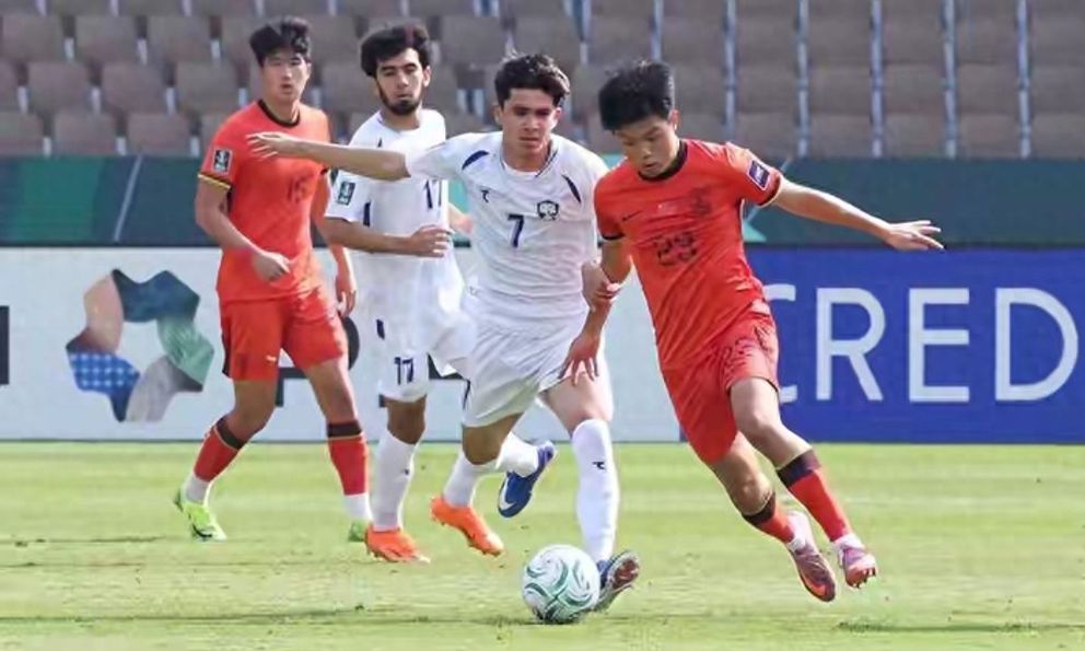 Tuyển Trung Quốc thua ngược theo kịch bản nghẹt thở
