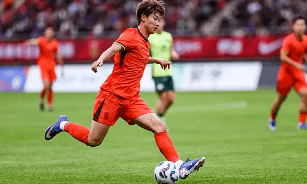Thi đấu kiên cường, tuyển Trung Quốc đánh bại nhà vô địch châu Á