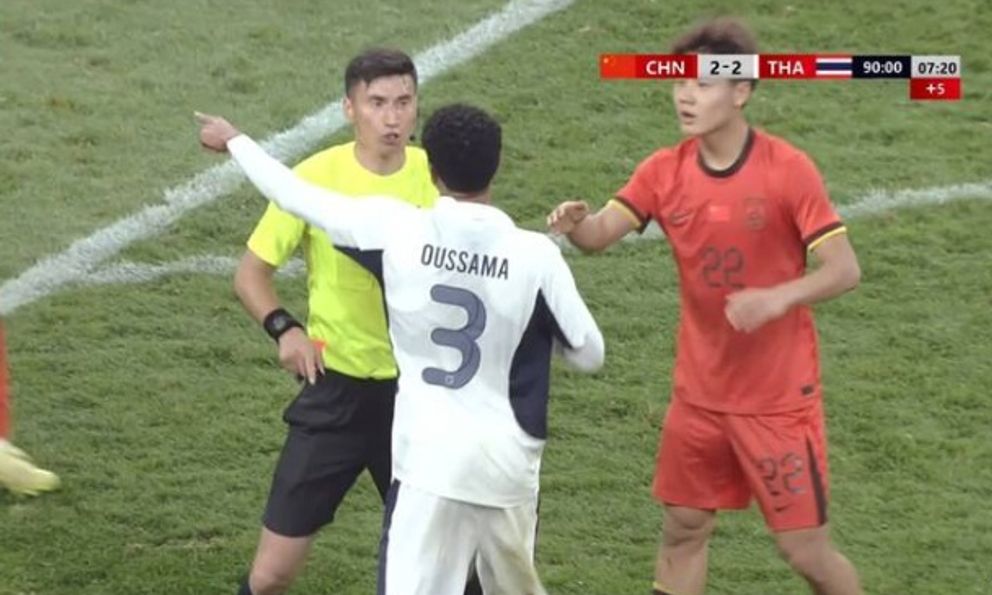 Bị thẻ đỏ, sao Thái Lan bất ngờ bóc mẽ cầu thủ Trung Quốc chơi xấu