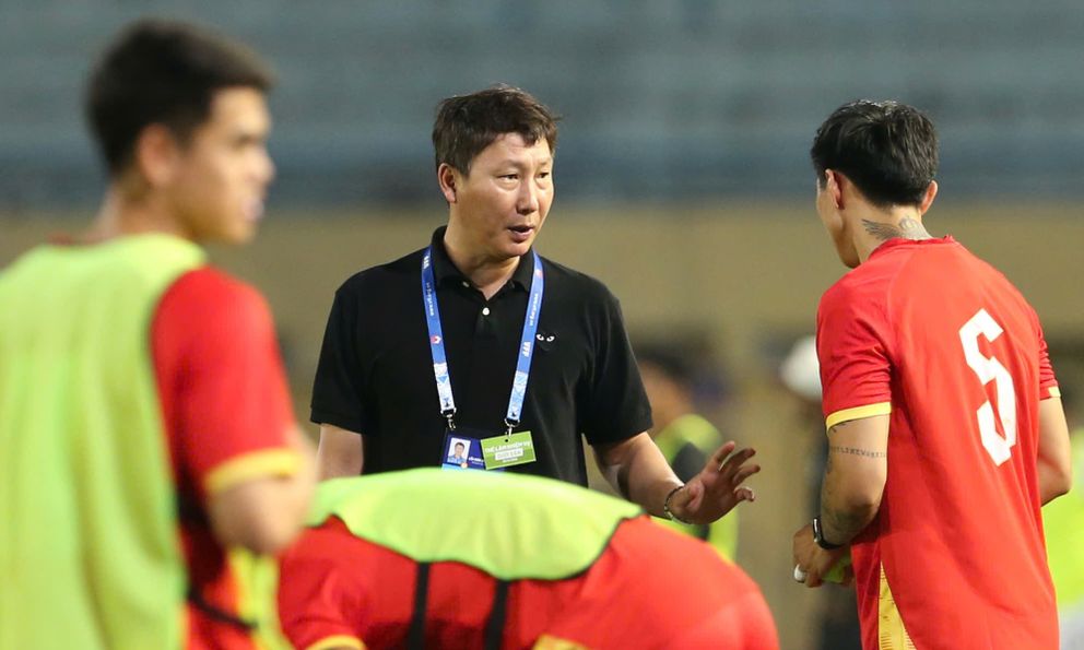 Họp báo Việt Nam vs Malaysia: HLV Kim Sang-sik hé lộ đội hình tuyển Việt Nam?