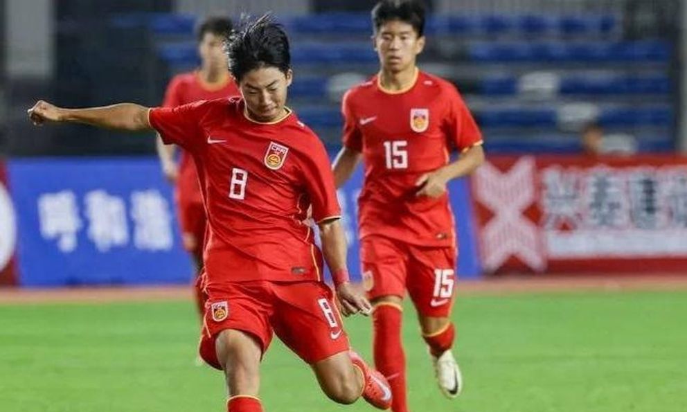 Tuyển Trung Quốc thảm bại khi đối đầu Pháp, gặp khó trước đại chiến Brazil