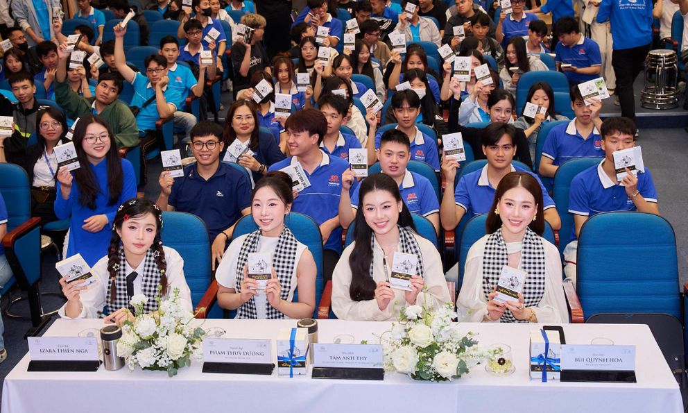  Nhật ký Hành trình Từ Trái Tim: Xây dựng thế hệ trẻ giàu khát vọng lớn và trách nhiệm với đất nước