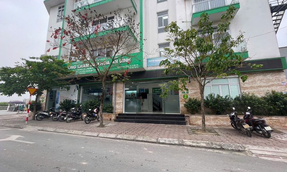 Khởi tố, cấm đi khỏi nơi cư trú với 5 giám đốc, bác sĩ, nhân viên