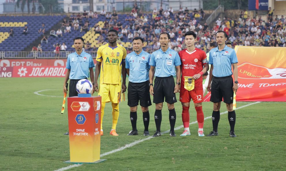 Thể Công - Viettel tiếp tục kiến nghị thuê trọng tài ngoại cho trận “chung kết sớm”