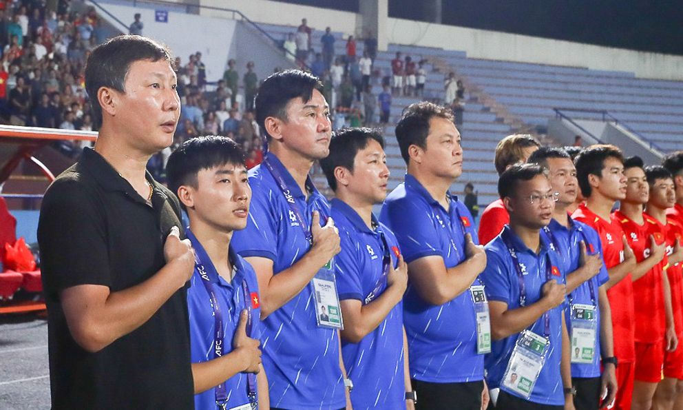 “Người hùng thầm lặng” chia tay ĐT Việt Nam, HLV Kim Sang-sik mất phó tướng trước giải đấu lớn