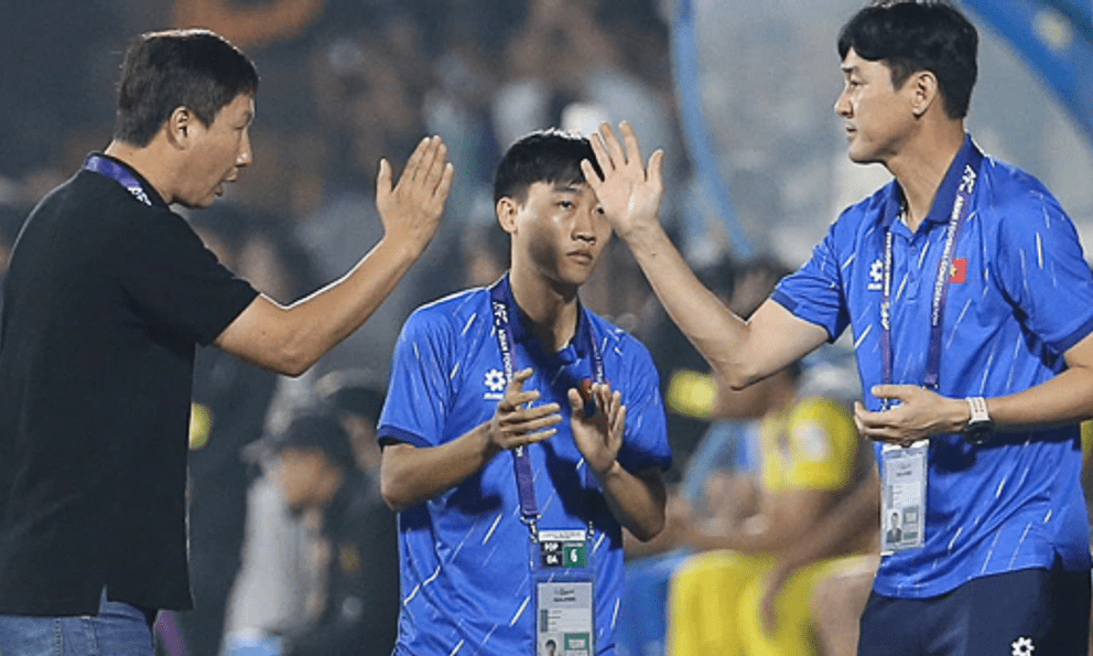 Chia tay tuyển Việt Nam, trợ lý cũ của HLV Kim Sang-sik sang cầm quân tại Thái Lan