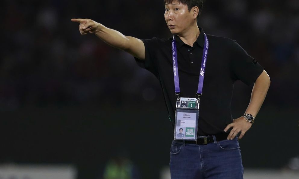 Thay vì Đình Bắc, HLV Kim Sang-sik nên gọi 3 “lão tướng” U40 dìu dắt U23 Việt Nam dự giải châu Á?