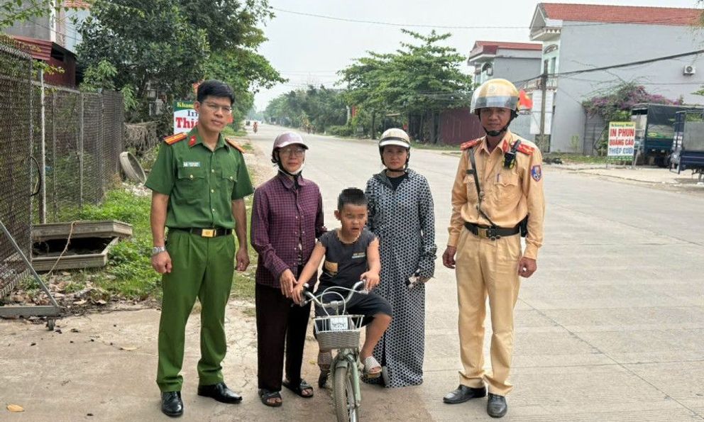 Lá thư cảm ơn được viết tay đầy nước mắt gửi tới lực lượng CSGT