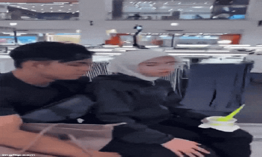 Bắt gặp chồng thân mật cùng cô gái khác, vợ lao đến đối chất và diễn biến không ngờ ngay tối hôm đó