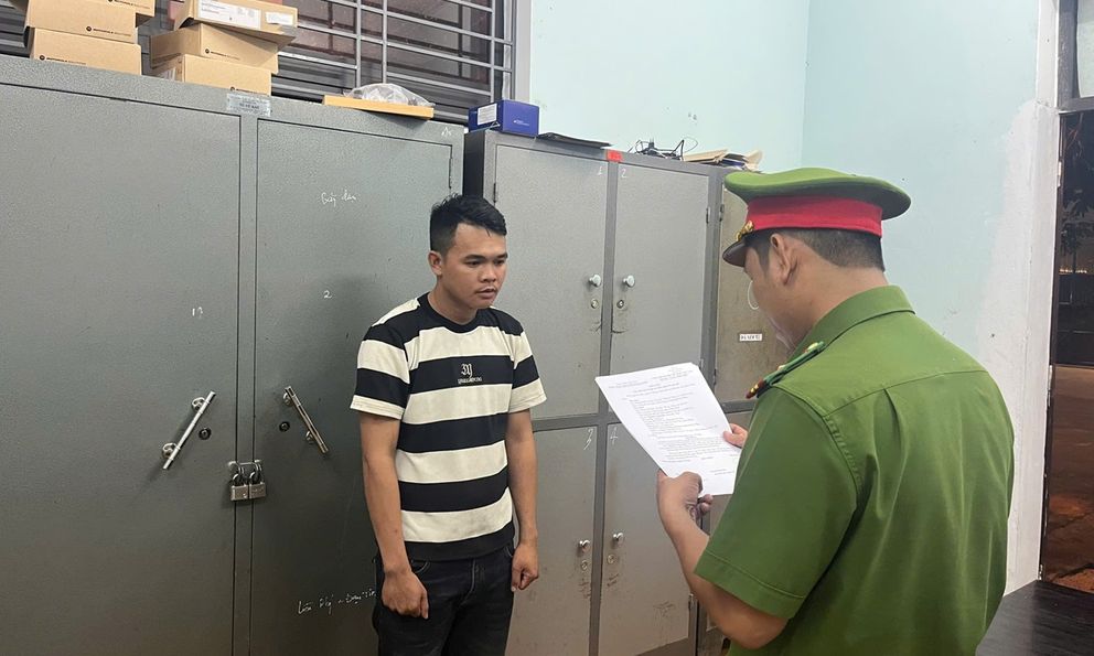 Thi hành lệnh bắt khẩn cấp Nguyễn Công Hậu SN 1999