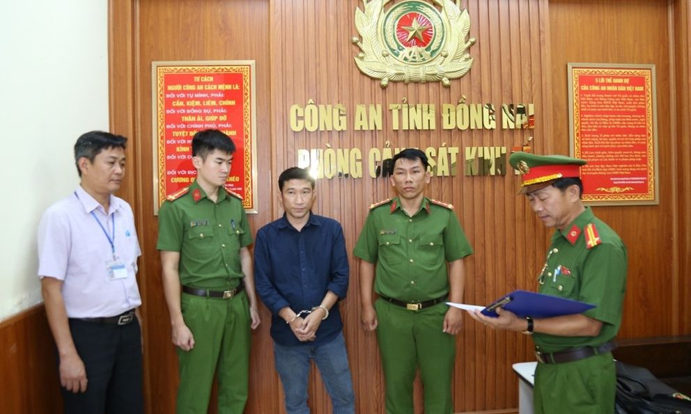 Bắt Phan Văn Lợi SN 1986 - chủ của 567 tấn da bò đổ trái phép ra môi trường