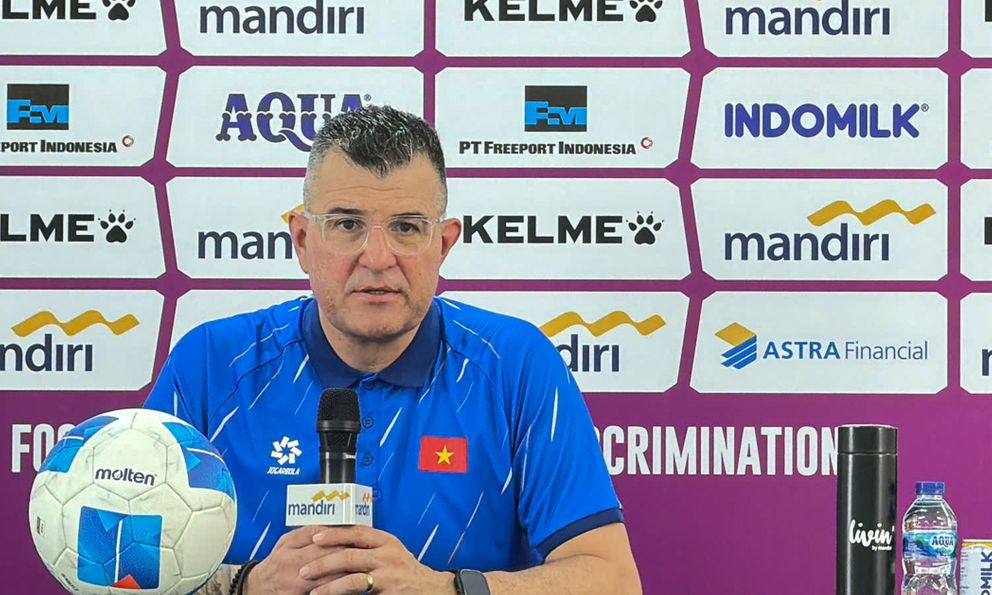 Thắng thuyết phục Australia, HLV tuyển Việt Nam hé lộ 