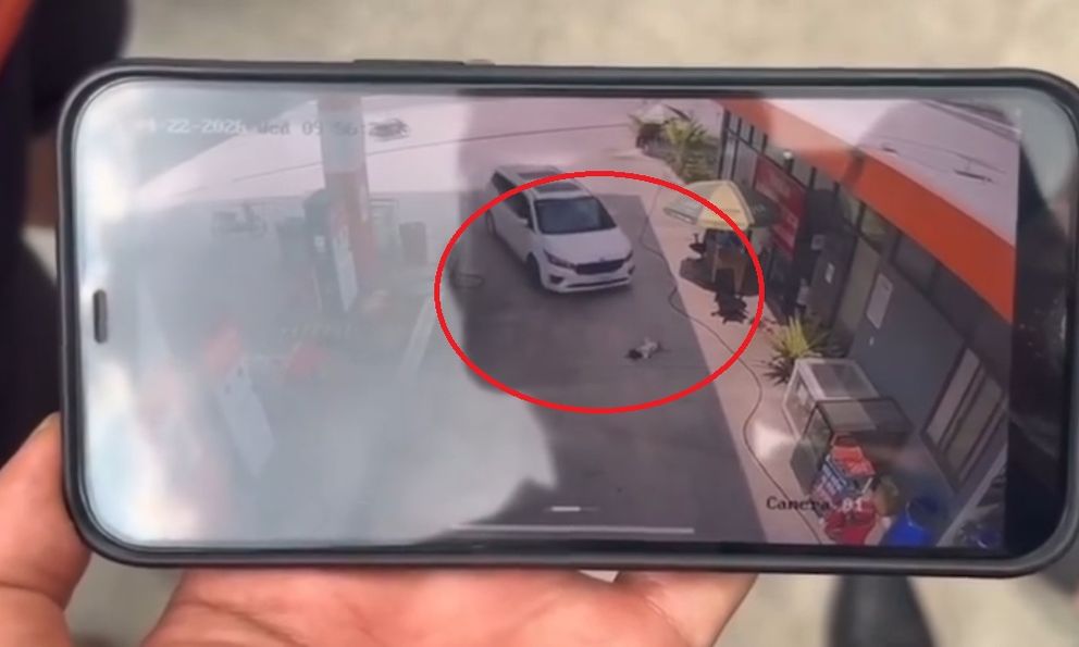 Bé gái 2 tuổi bị ô tô cán tử vong khi nằm chơi tại cây xăng ở TP.HCM: Tài xế nói gì?