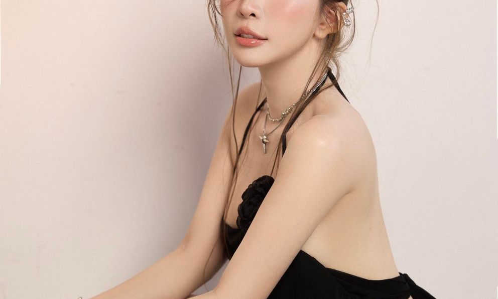 Quỳnh Nga ngày càng xinh đẹp, gợi cảm, dám công khai thơm má Việt Anh