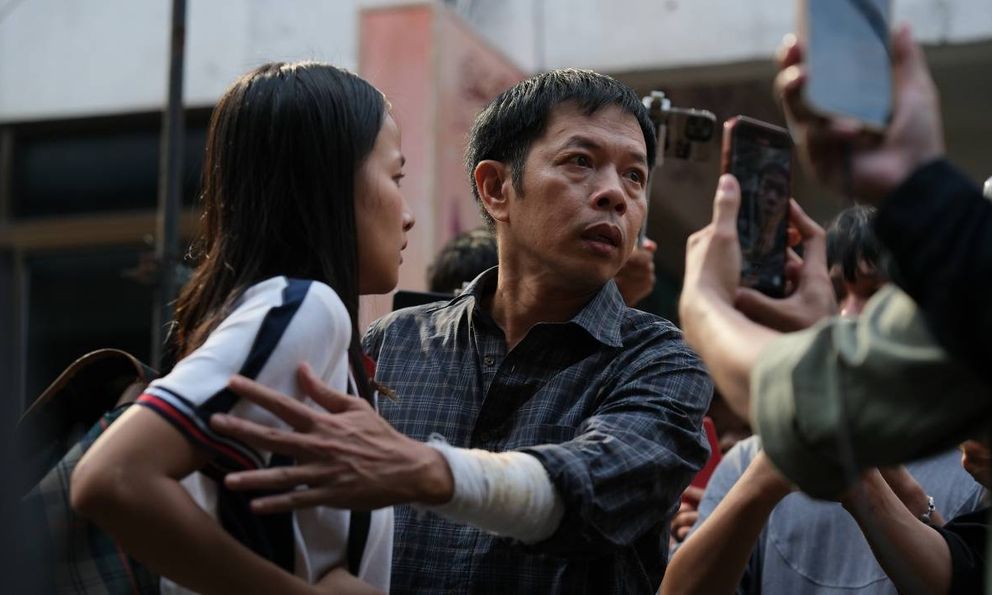 Thái Hòa gây sốc khi không chịu trả lại tiền lừa đảo từ thiện trong phim Anh Hùng