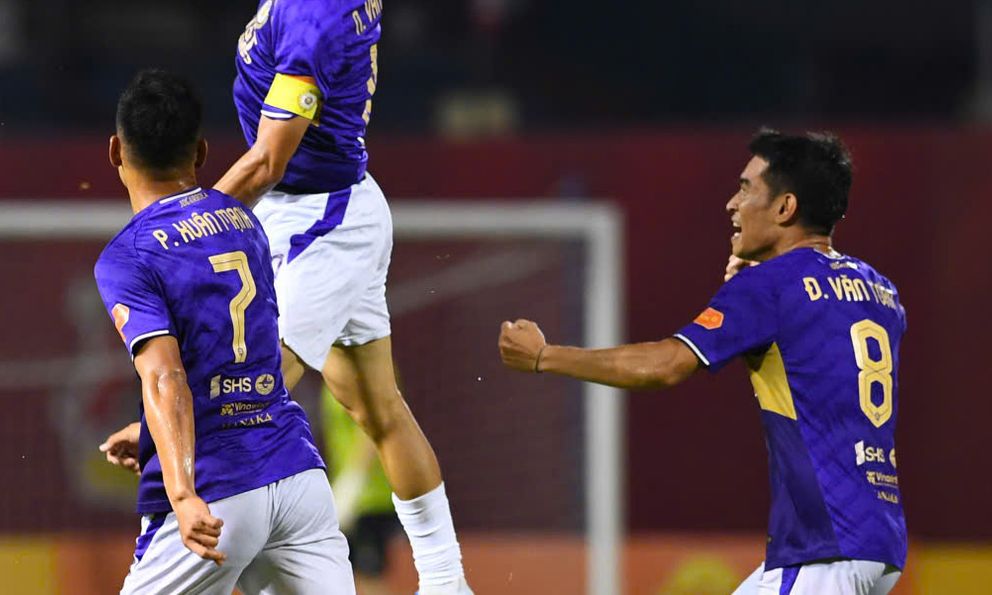 Văn Quyết khiến V.League dậy sóng: “Ninh Bình FC đá chỉ phất dài, có 3 Hoàng Đức cũng vậy thôi”