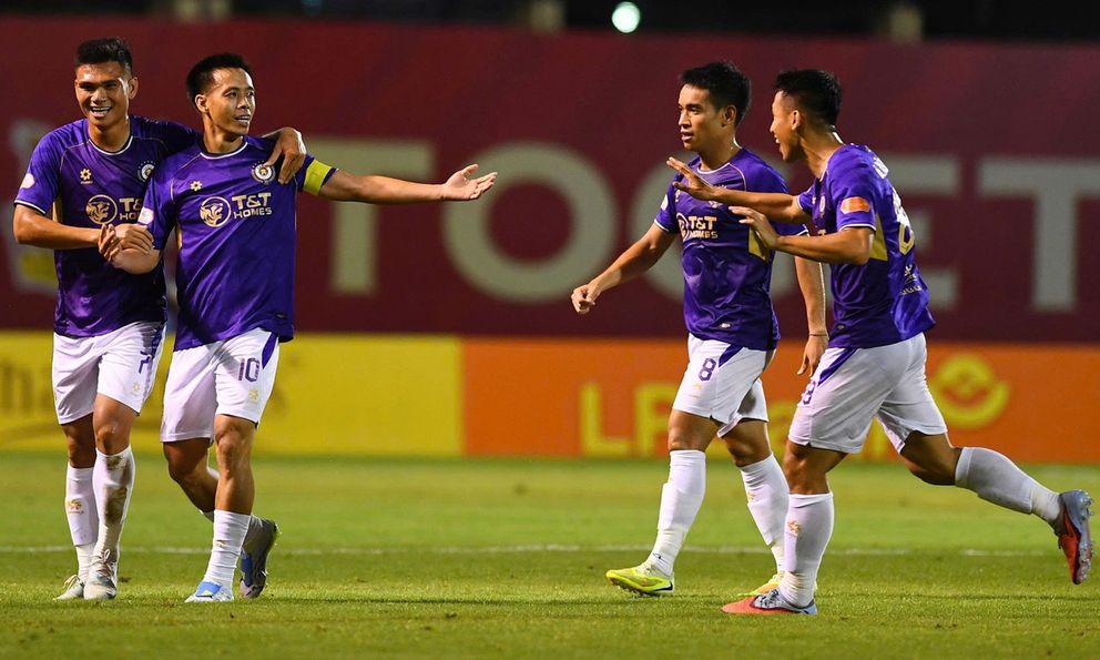 Văn Quyết bất ngờ bị treo giò sau chiến thắng và phát ngôn gây tranh cãi trước CLB Ninh Bình