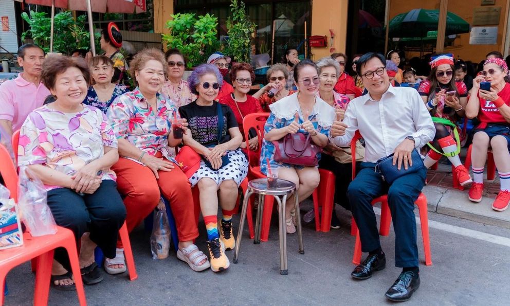 NSND Trọng Trinh cùng Liên đoàn Lân sư rồng Việt Nam lưu diễn Lào, Thái Lan