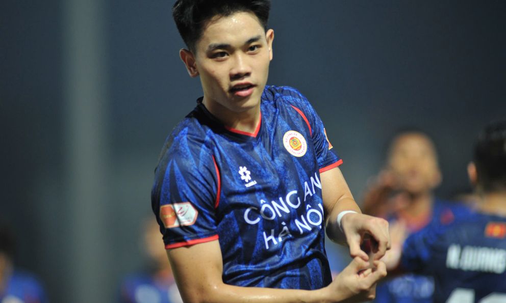 Đình Bắc ghi bàn 5 trận liên tiếp, đưa CLB CAHN tiến gần đến chức vô địch V.League