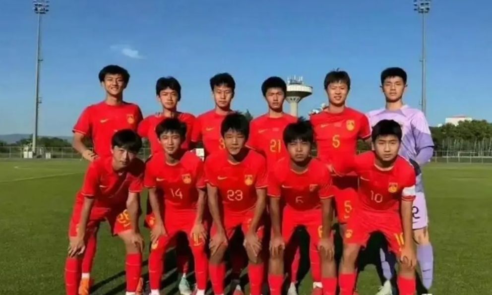 Tuyển Trung Quốc thua đau, “trở về mắt đất” sau trận thắng Italia