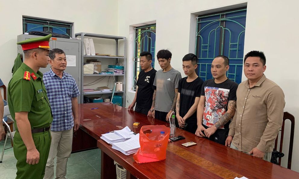 Kiểm tra chỗ ở, bắt chủ nhà Nguyễn Văn Dương và 3 người 