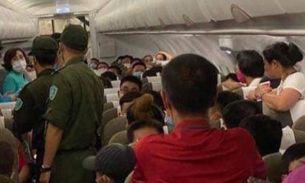 Hành khách bị yêu cầu rời khỏi máy bay, phạt 8,5 triệu vì một hành động
